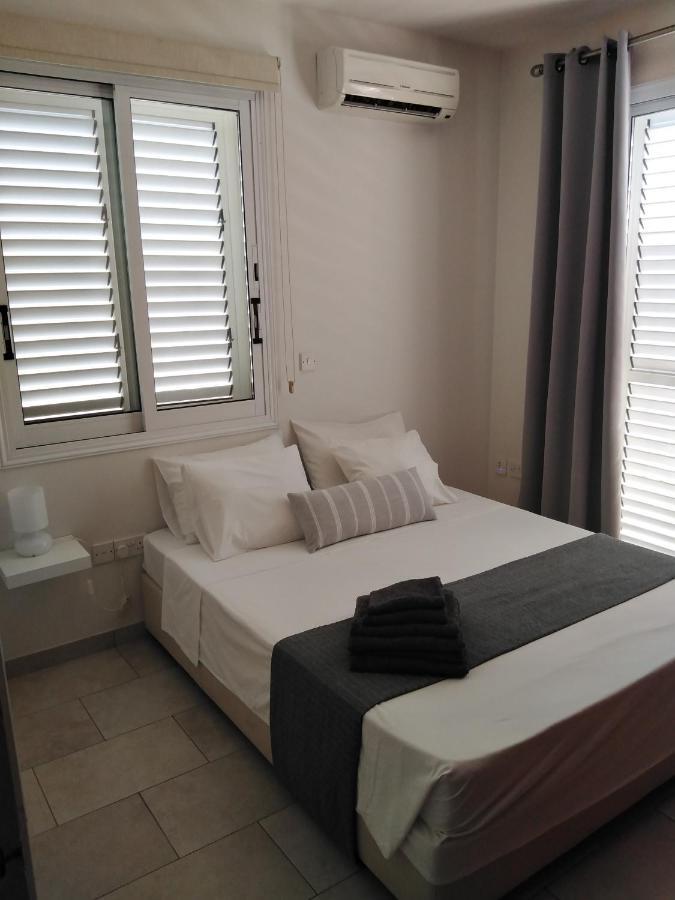 Kato Paphos Suites Экстерьер фото
