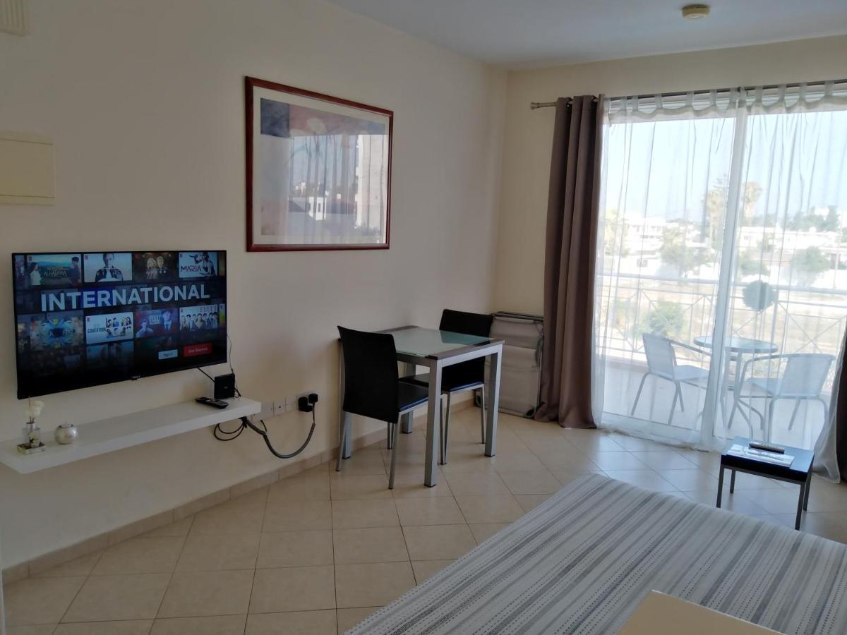 Kato Paphos Suites Экстерьер фото