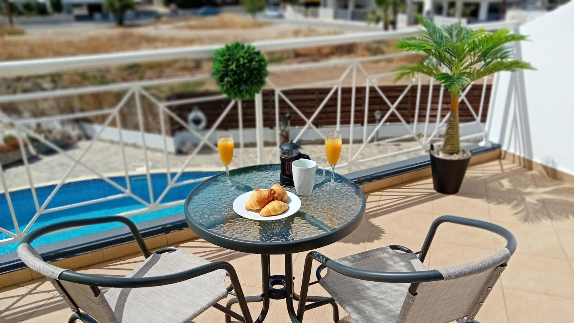 Kato Paphos Suites Экстерьер фото