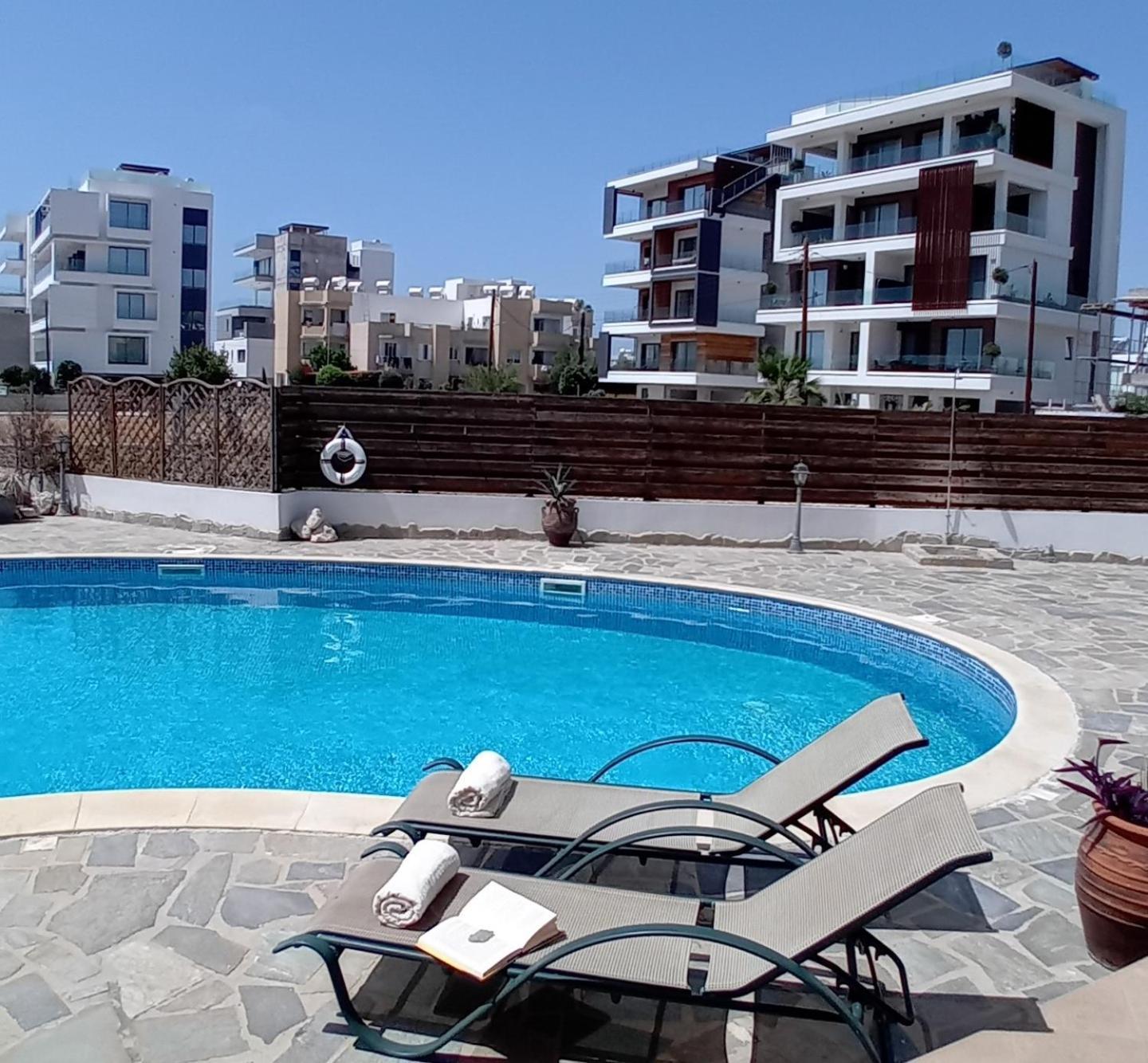 Kato Paphos Suites Экстерьер фото