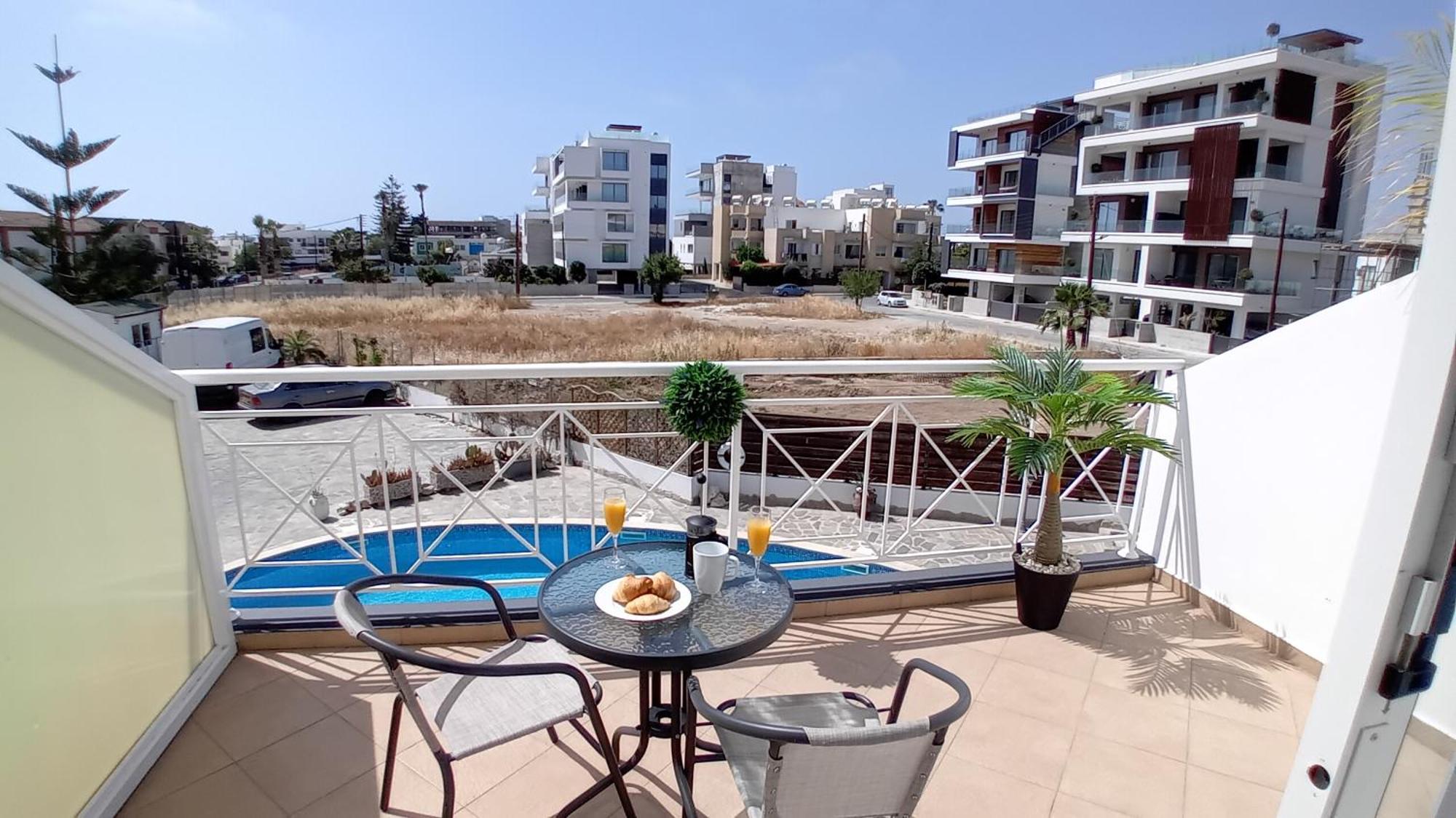 Kato Paphos Suites Экстерьер фото
